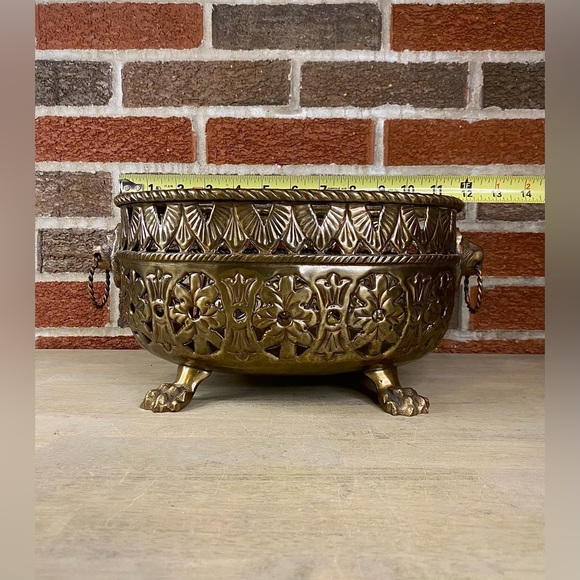 Decorative Crafts Inc Large Brass Jardiniere with Lion Heads and Paws MCM - Picture 11 of 11